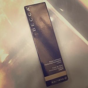 Becca Aqua luminous perfecting foundation (New)